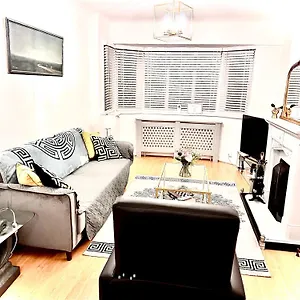 https://entire-house-hosted-by-tony.brighton-hotels-england.com